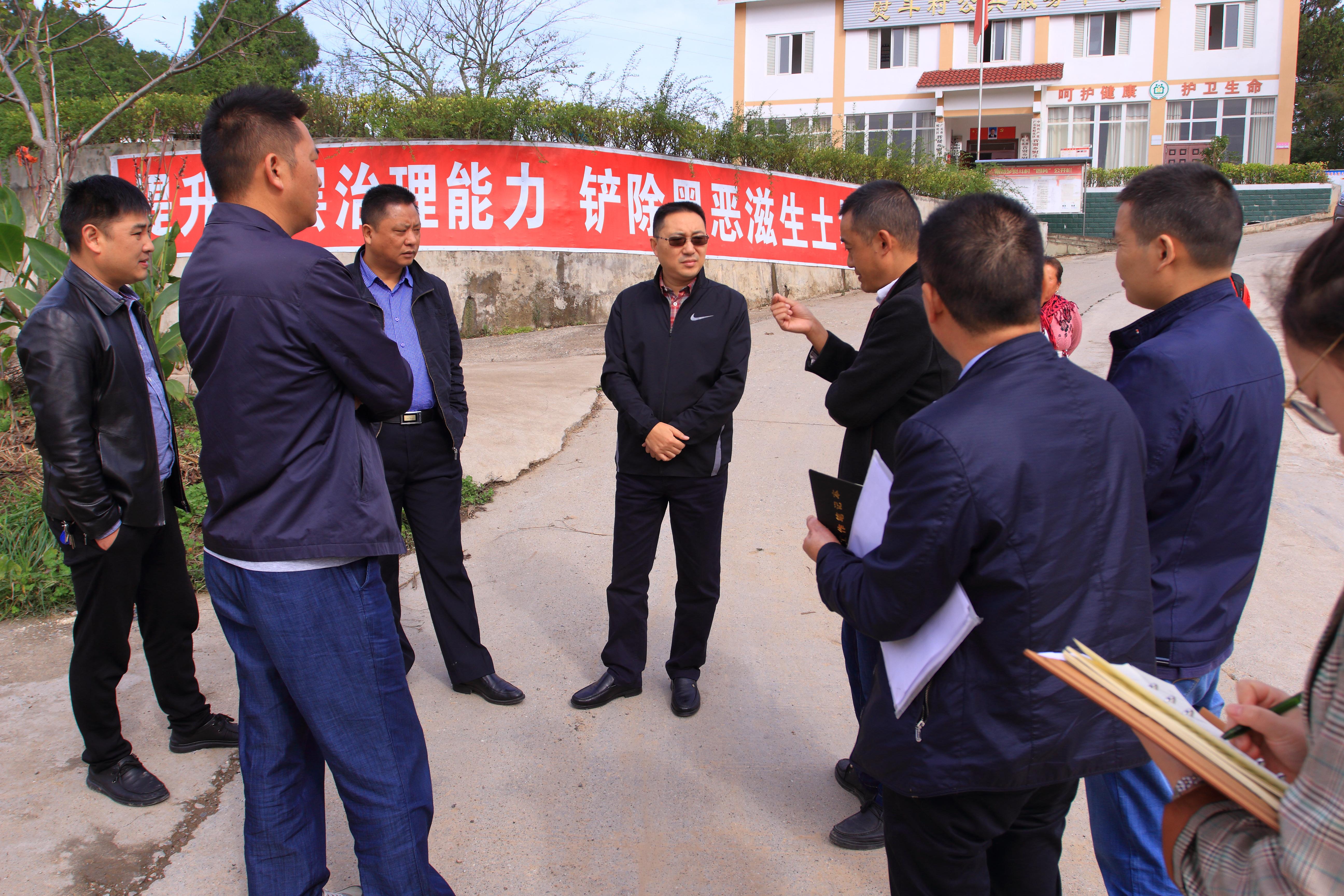 付正文在晋贤乡督导食用菌标准化生产基地建设项目