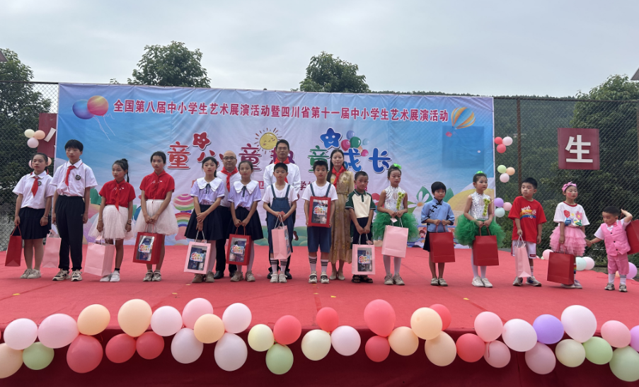 少年儿童心向党 我与祖国共成长 ——卫子镇开展“六一”慰问活动